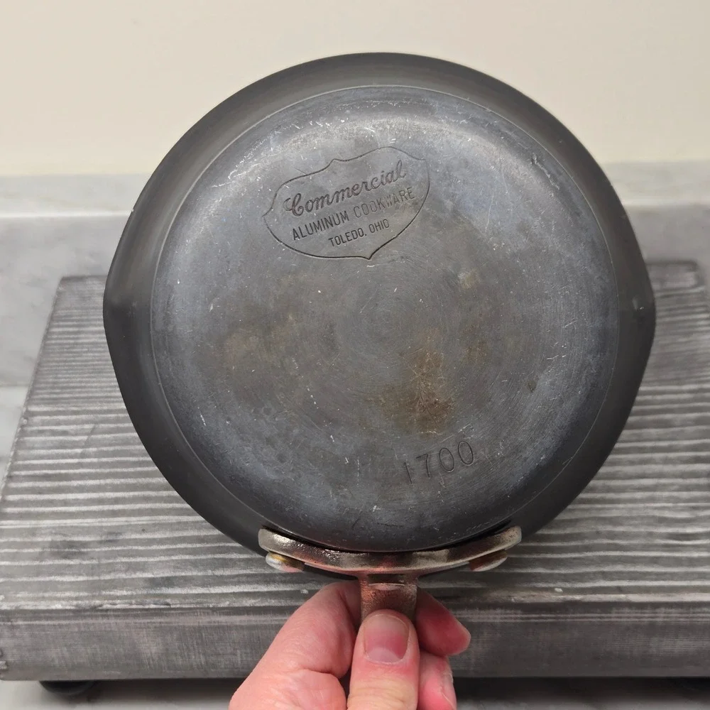 Vintage 1 Quart Commercial Aluminum Cookware Co. Dual Spout Saucepan 1700‎ USA